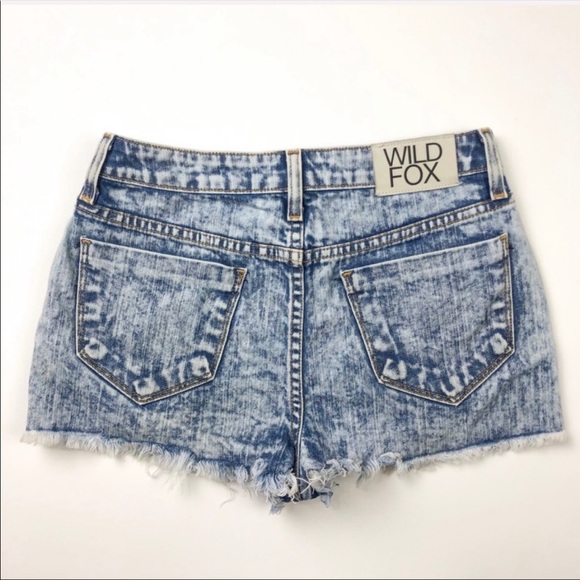 EUC WILDFOX💙Cut-off Acid Wash Denim Shorts - Picture 5 of 8